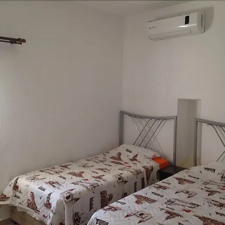 לינה וארוחת בוקר Knidos גולטורקבוקו