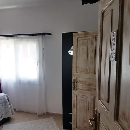 Knidos 住宿加早餐酒店 古托克布库